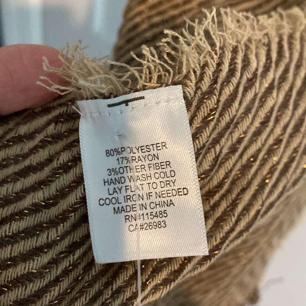 Gold thread fall scarf - Picture 4 of 6